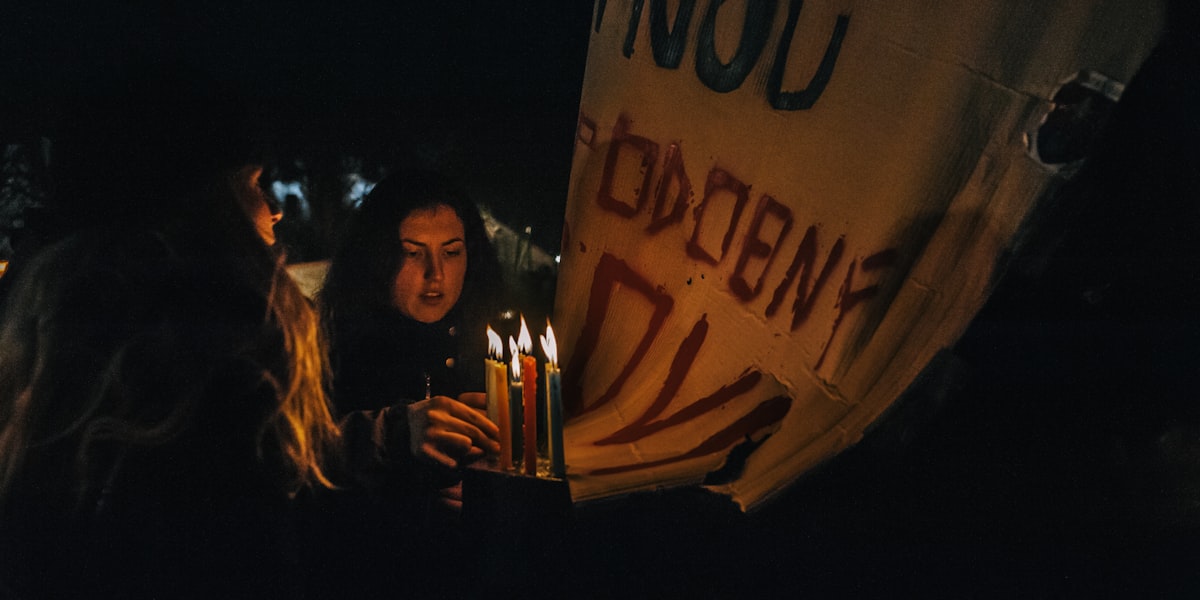 Kerze als Begleitung in den ersten Stunden nach einem Todesfall