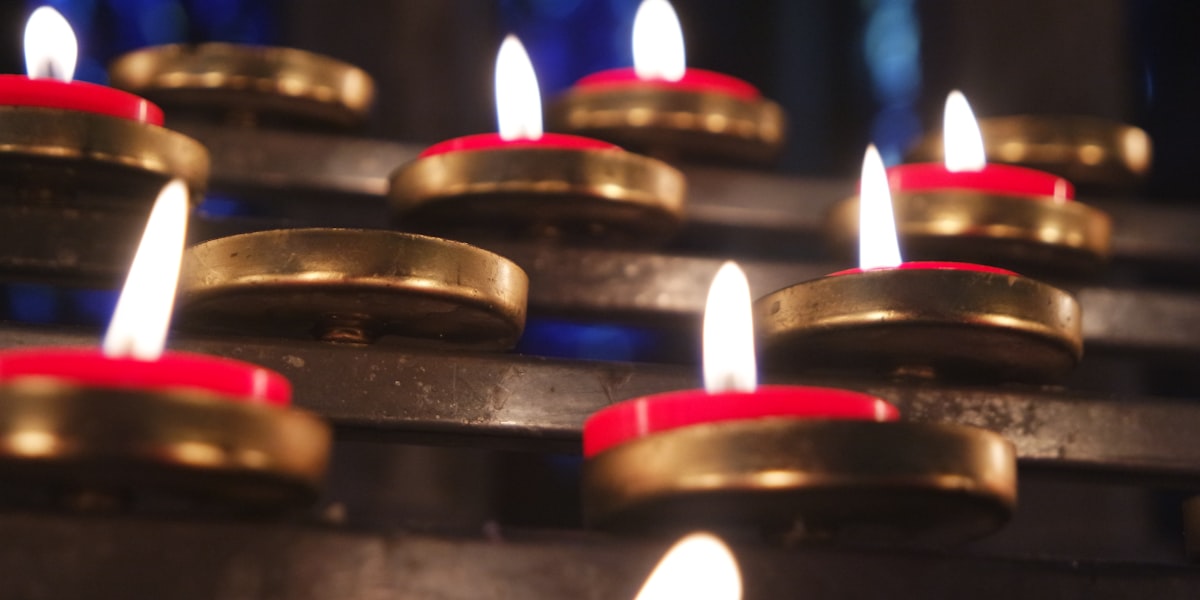 Kerze als Symbol der Feuerbestattung